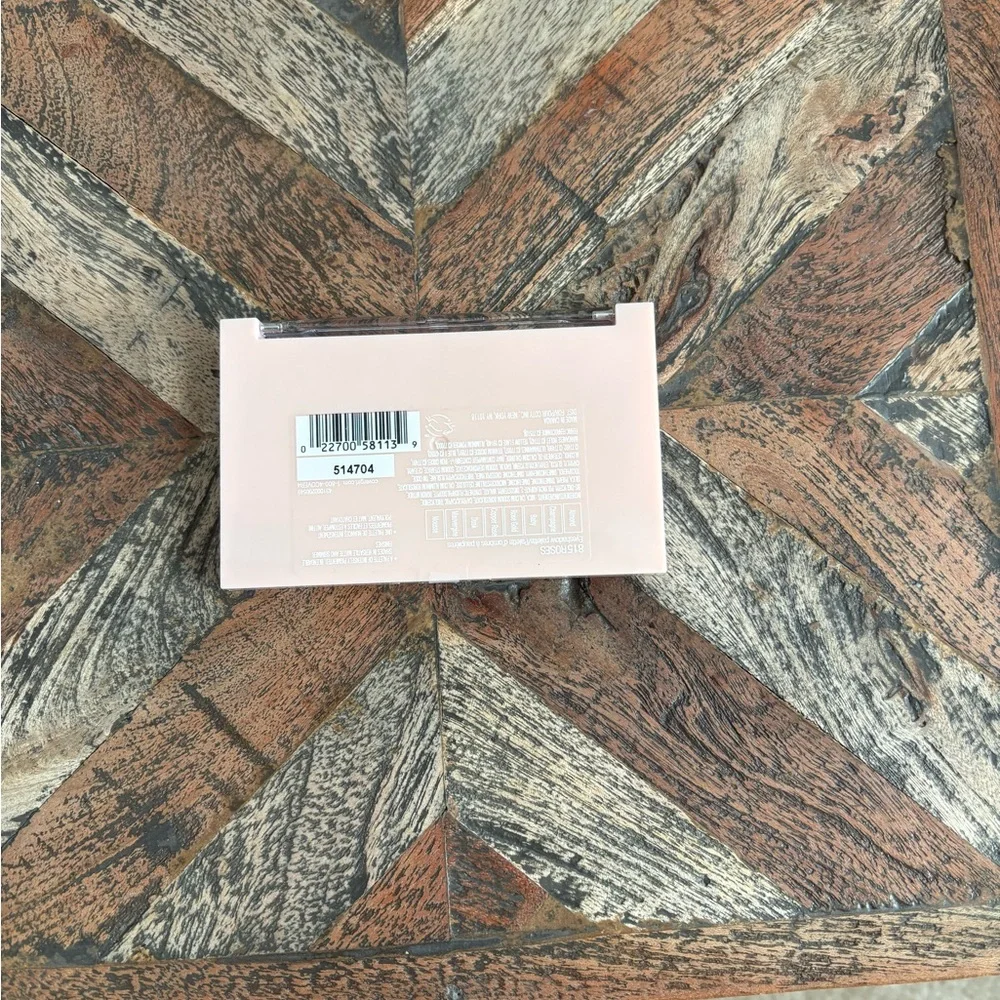 NWOT: COVERGIRL Eye Enhancer 8-Pan Eyeshadow Palette (“Nudes